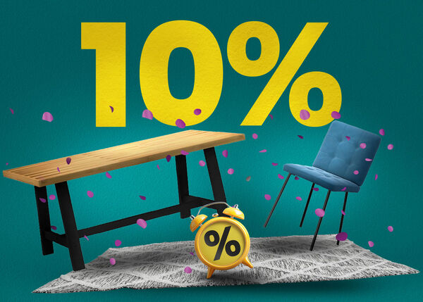Banner care arată o masă, un scaun, un covor și un ceas deșteptător cu text galben mare &bdquo;10%&ldquo;.