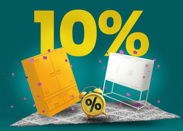 Banner care arată două dulapuri de depozitare, un covor și un ceas deșteptător cu text galben mare &bdquo;10%&ldquo;.