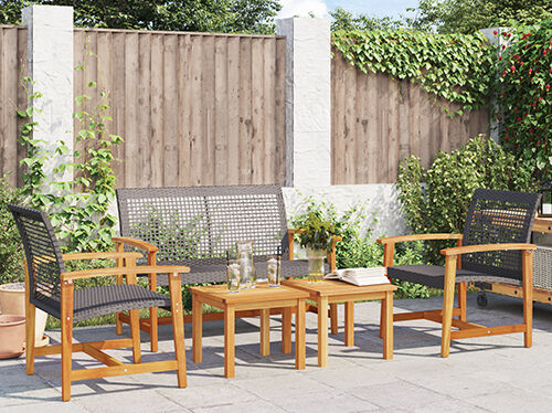 Canapea tapisată gri cu 2 locuri &icirc;ntr-un dormitor amenajat. Faceți clic pentru a vedea produsele.