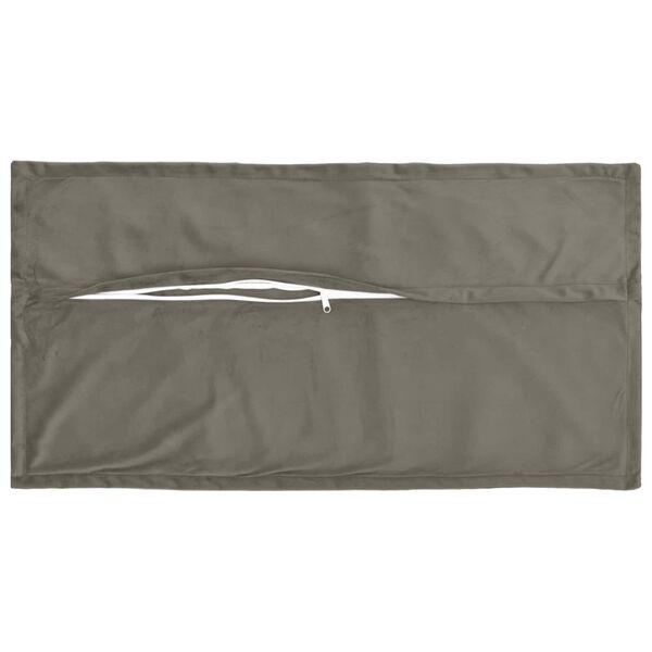 Se afișează imaginea 3 din 12