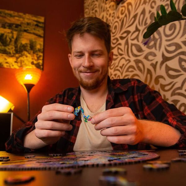 UNIDRAGON Puzzle Iridescent Chameleon mediu 184 piese 24x33 cm lemn