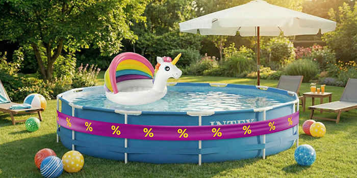  Piscină cu piscină pentru copii unicorn deasupra, înfășurată cu panglică promoțională mov-galbenă, jucării gonflabile, șezlonguri și umbrelă în grădină. Faceți clic pentru a vedea produsele din ofertă. 