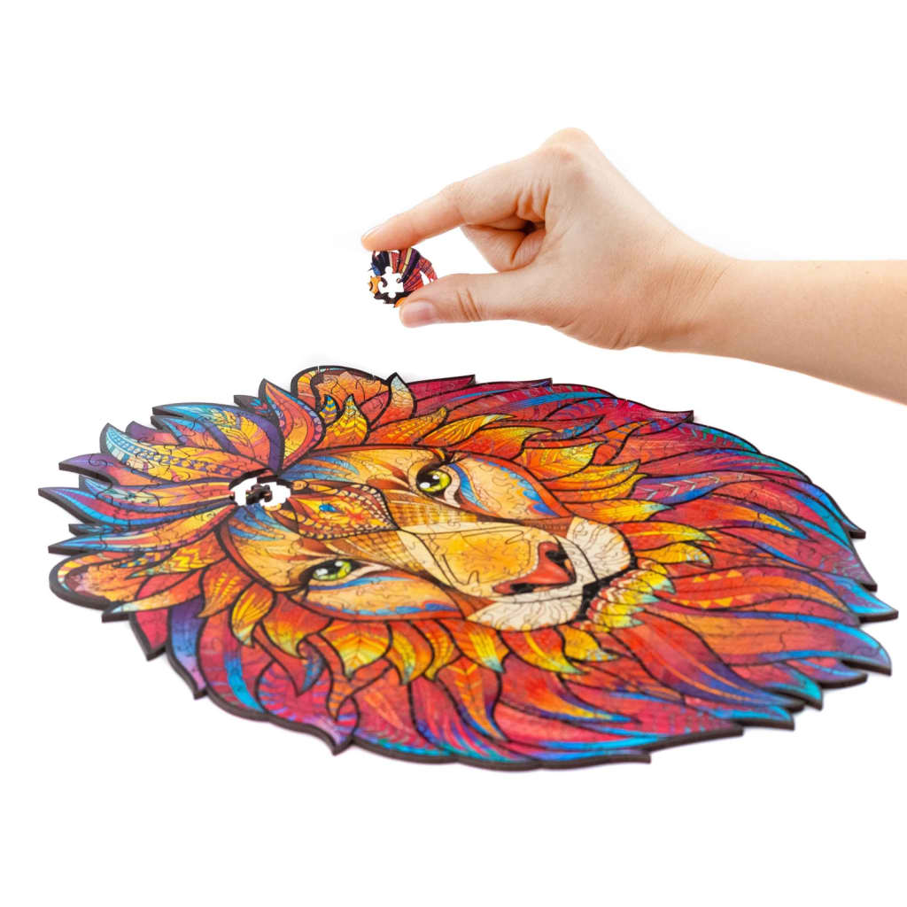 UNIDRAGON Puzzle din lemn 192 piese Mysterious Lion, mediu, 24x31 cm